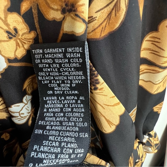 Zac & Rachel Button Down Loop Satin Blouse Plus 1X Black Gold Floral $48 Ruffle - Picture 9 of 14